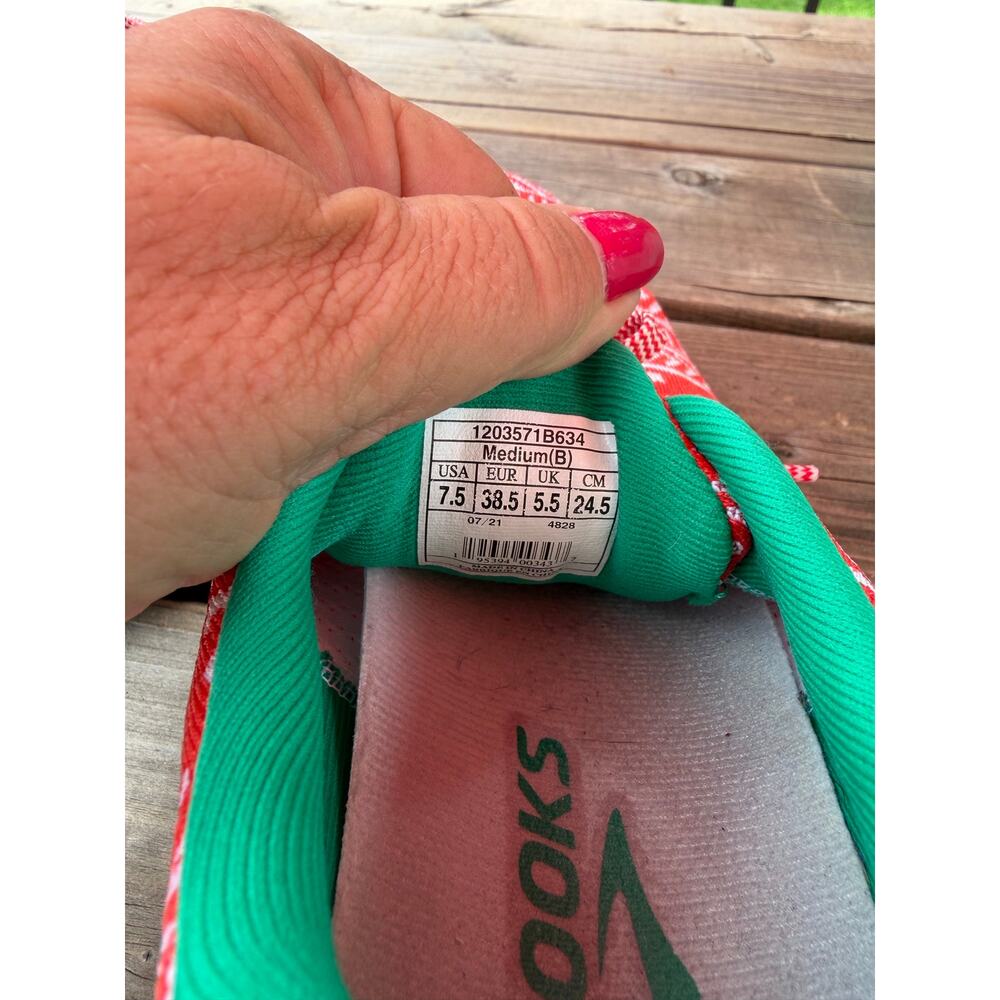 Brooks red and green Brooks Levitate 5 Run Merry running sneakers woman’s 7.5 - Picture 4 of 5
